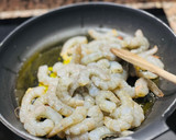 Foto del paso 3 de la receta: Lasaña de langostinos 🦐 🧀
