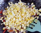 Foto langkah ke 4 dari resep Tumis Buncis Jagung Jantung Ayam.