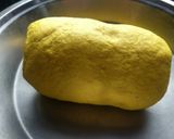 A picture of step 2 of Yellow Gujiya.