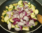 Foto del paso 4 de la receta: Tortilla de calabacín, cebolla y patata