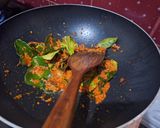 Foto langkah ke 2 dari resep Mangut Ikan Asap Tomat Ijo.