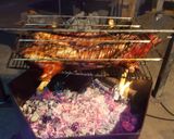 Foto del paso 5 de la receta: Lechón al horno y dorado a las brasas, con salsa de cacahuete