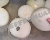 A picture of step 2 of Stuffed onion Pakora.