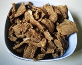 Foto langkah ke 1 dari resep Oseng Mercon Sapi Bolo Sego.
