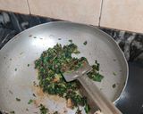 A picture of step 4 of Palak Methi Matar.
