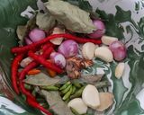 Foto langkah ke 1 dari resep Gulai Santan Daun Ubi Kacang Panjang.