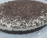 A picture of step 4 of No bake Oreo Cheese Cake.