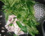 Foto langkah ke 3 dari resep Cumi Kuah Daun Ginseng Jawa.