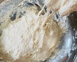 Hình bước làm 6 của món Bánh mì chua (sourdough) không cần định lượng chính xác, không bỏ đi bột cái, và không cần nhào bột