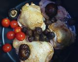 รูปขั้นตอนการทำที่ 1 ของ สะโพกไก่ตุ๋นลำไยแห้ง