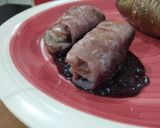 Foto del paso 4 de la receta: Rollitos de cerdo en salsa de arándanos con vino tinto