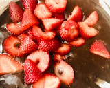 Foto del paso 3 de la receta: BUDÍN MUY HÚMEDO DE 🍫CHOCOLATE 🍫 Y 🍓FRUTILLAS 🍓