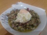 Habas con Jamón y Huevo "Poché"