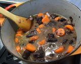 Une image de l'étape 9 de Civet de chevreuil aux carottes et cranberries.