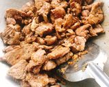 รูปขั้นตอนการทำที่ 2 ของ หมูกระเทียม พริกไทย
