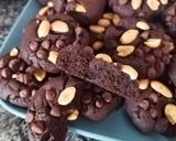 Foto del paso 4 de la receta: Bizcochitos de chocolate con maní y chispas 🍪🥜🍫