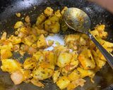 अचारी आलू रोल (achari aloo roll recipe in Hindi) रेसिपी चरण 6 फोटो