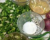 A picture of step 4 of Spring onion moong daal pakore with Green chilli 💚.
