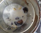 A picture of step 1 of Oreo milkshake.