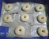 Foto langkah ke 7 dari resep Donat Maizena Topping Glaze.