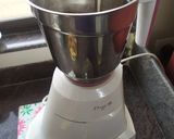 A picture of step 3 of Chickoo milkshake.