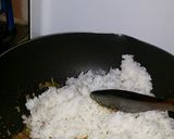 Foto langkah ke 3 dari resep 6.2~ Nasi Goreng Daun Jeruk ala Ratih.