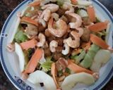 Foto del passaggio 2 della ricetta Insalata di gamberetti e mele