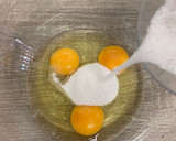 Foto del paso 2 de la receta: Bizcocho de manzana relleno de crema (Freidora de aire)
