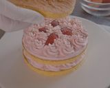A picture of step 15 of Strawberry Naked Cake / Strawberry Shortcake.