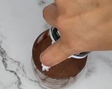 A picture of step 3 of Oreo Chocolate shake.
