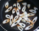 A picture of step 4 of Stir-fried Eggs and Wakame Seaweed with Chikuwa.