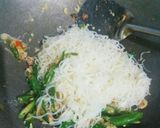 Foto langkah ke 2 dari resep 402. Oseng Bihun Cabe Ijo.