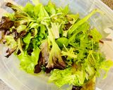 A picture of step 1 of Salad with smoked salmon and canned pear.