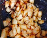 Foto langkah ke 5 dari resep 🍎Cinnamon Crispy Apple Pie Rice Paper Dumplings/Rolls.