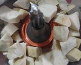 Foto langkah ke 2 dari resep Bubur singkong vla santan.