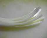 A picture of step 4 of Easily Chop Green Onions Using a Fork.
