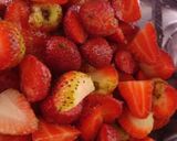 Foto del paso 1 de la receta: Torta de fresas rellena con mermelada de fresas