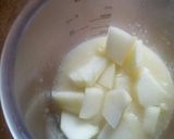 Foto del passaggio 5 della ricetta Frullato con succo di frutta alla pera, mela, limone e cannella