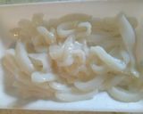 A picture of step 1 of Mezzi paccheri con calamari al cartoccio.