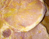 Foto del paso 2 de la receta: Bifes de cerdo con miel🍯 mostaza y cerveza 🍺