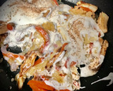 Foto del paso 4 de la receta: Crepes salados rellenos de pollo con salsa de cebolla y pimiento