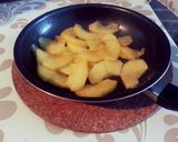A picture of step 5 of Apple crepes.