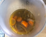Foto del paso 7 de la receta: Muslos de pollo en salsa con cerveza 🍺