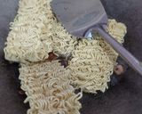 Foto langkah ke 4 dari resep Mie goreng udang.