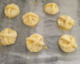Foto del paso 2 de la receta: Pastelitos de masa quebrada con cabello de ángel. En un plis plas