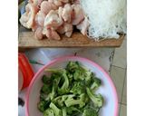 Foto langkah ke 1 dari resep Bihun goreng ayam manis pedas.