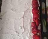 صورة لخطوة 8 من وصفة رولي شوكو فاني بالموز والفراولة 🍌🍓😍