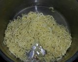 Foto langkah ke 1 dari resep Indomie Rebus Tek Tek Super Joss.