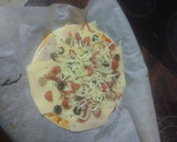 Foto del paso 1 de la receta: Pizza con champiñones, chistorra y aceitunas negras