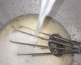 Foto del paso 1 de la receta: Medialunas con aceite